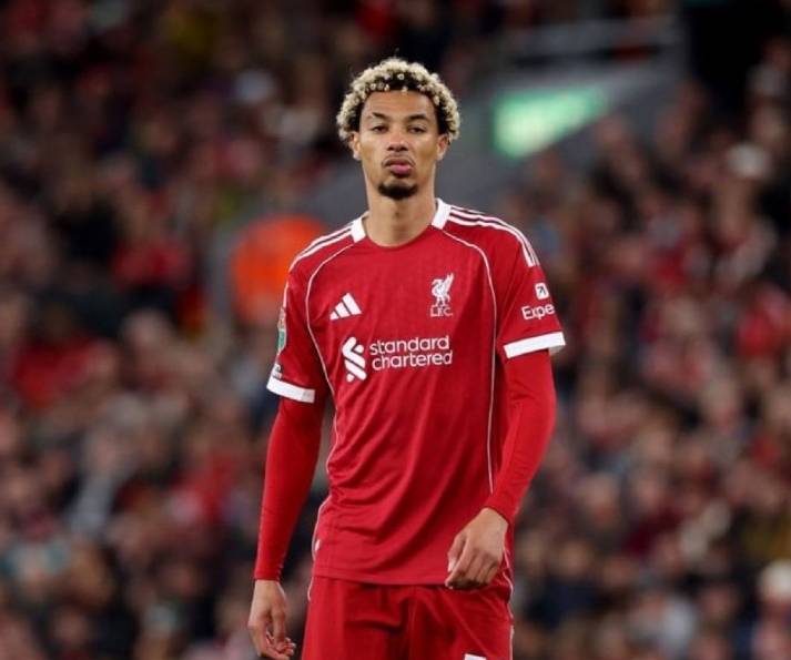 罢训逼宫遭反噬，伊萨克6场0球，斯洛特强捧英超标王让埃基蒂克哑火